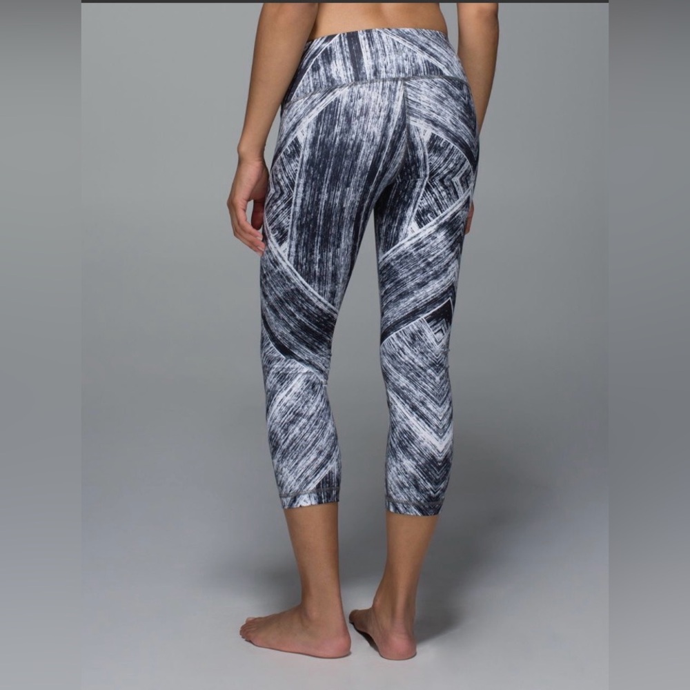 Lululemon Wunder Under Crop II *Full-On Luon- Heat Wave White Black